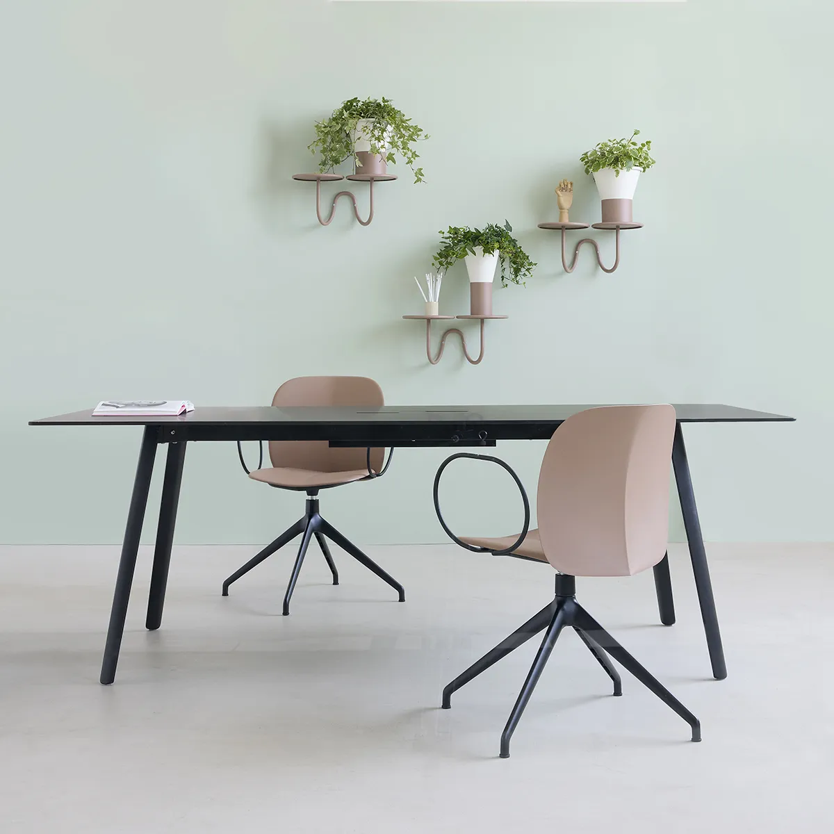 image for Mentha: elegancia natural para la oficina contemporánea